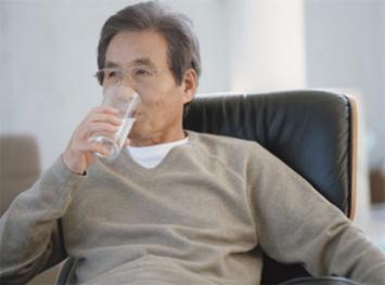 Máy lọc nước tinh khiết tốt cho sức khỏe người cao tuổi