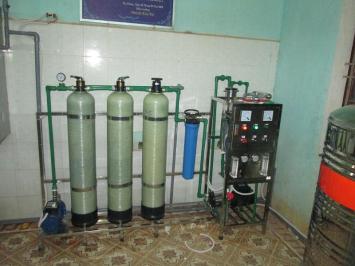 Máy lọc nước tinh khiết sản xuất nước đóng bình